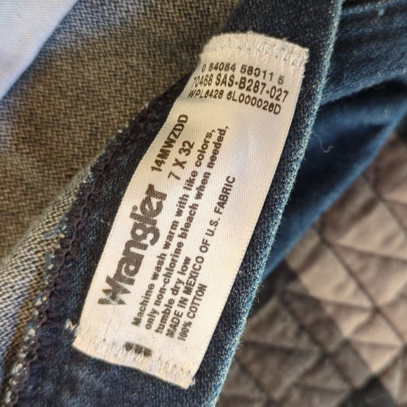 Wranglers, 26/27, petite inseam - Picture 7 of 7